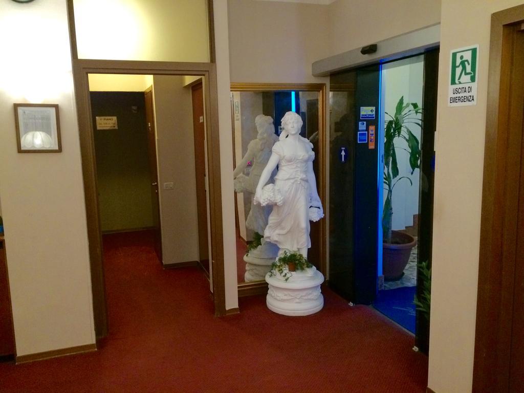 Royal Hotel Milano Ngoại thất bức ảnh